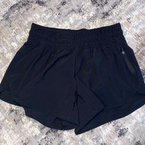 Lululemon Size 6 Tracker Short 4"